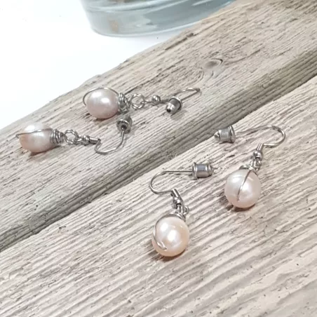 Boucles d’oreilles Centauri en perle rosée – version argentée