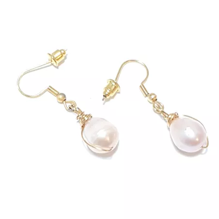 Boucles d’oreilles Centauri en perle rosée – version dorée
