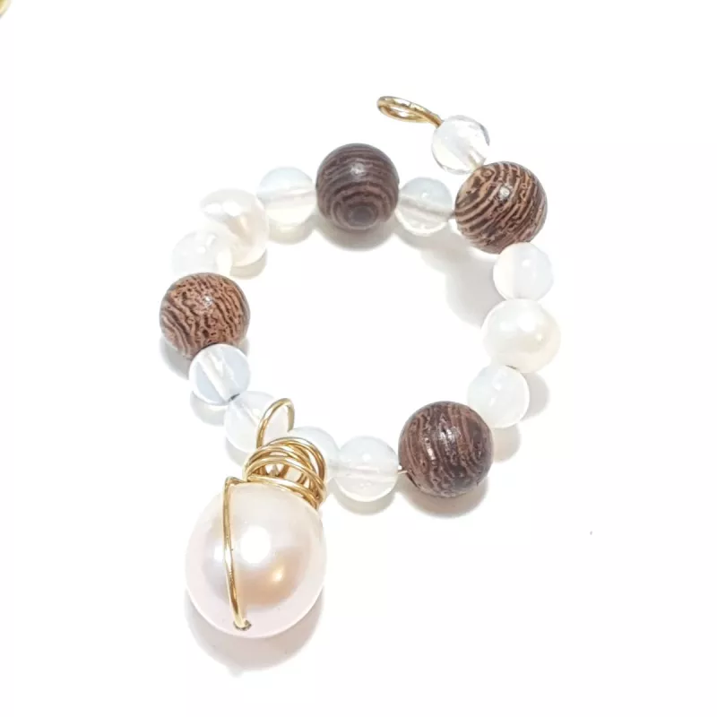 Marque-verre Ampélia avec pierres naturelles et pendentif – bijou fait main Marque-verre Ampélia avec pierres naturelles et pendentif – bijou fait main