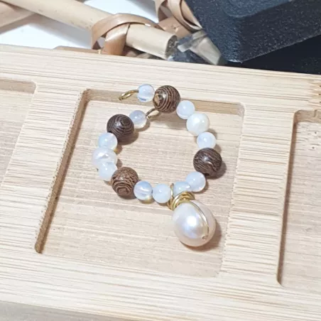 Marque-verre Ampélia avec pierres naturelles et pendentif – bijou fait main