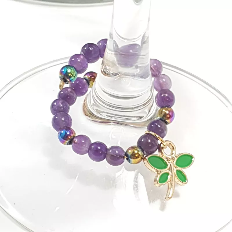 Marque-verre Ampélia avec pierres naturelles et pendentif – bijou fait main Marque-verre Ampélia avec pierres naturelles et pendentif – bijou fait main