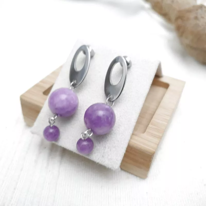 Boucles d’oreilles Lilas en calcédoine violette 12 mm et 6 mm, acier inoxydable argenté – Bouly&Cailloux