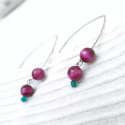 Boucles doreilles grands crochets en pierres naturelles oeil de tigre rose et perle de verre verte Bouly&Cailloux