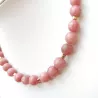 Collier en perles rondes de rhodonite et acier dore