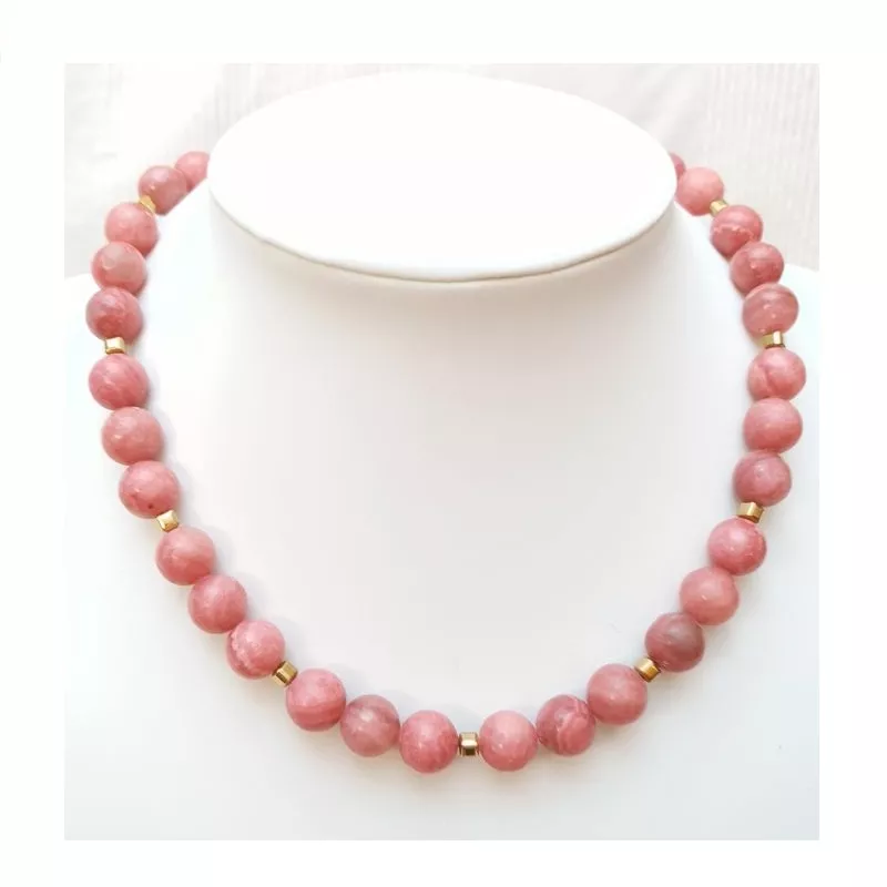 Collier en perles rondes de rhodonite et acier dore Collier en perles rondes de rhodonite et acier dore