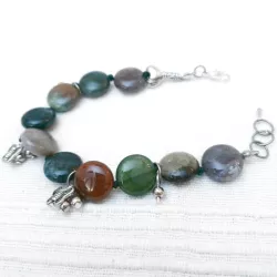 bracelet gallium en pierres naturelles plates avec breloques argentées bouly&cailloux