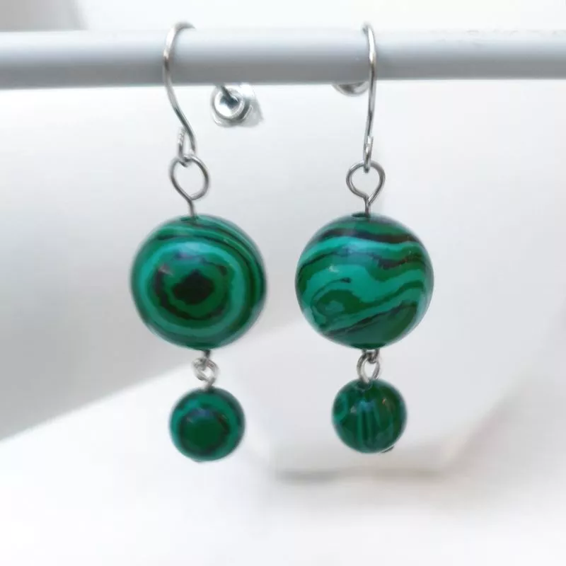 Boucles d’oreilles pendantes crochets en malachite et acier inoxydable Boucles d’oreilles pendantes crochets en malachite et acier inoxydable