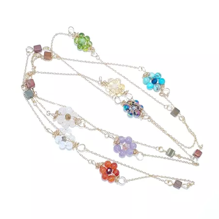 collier long rope Alysson acier inoxydable argenté ou dorée avec fleurs en pierres naturelles