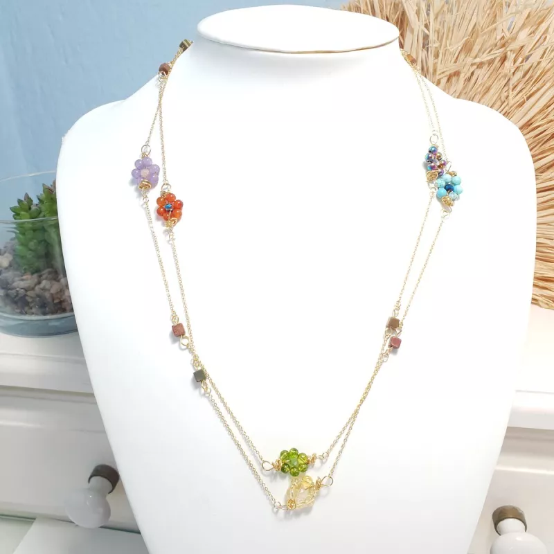 collier long rope Alysson acier inoxydable argenté ou dorée avec fleurs en pierres naturelles