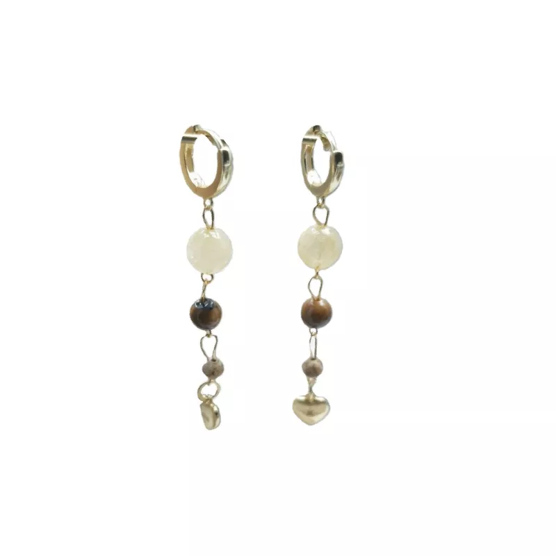 Boucles Mimi pendantes en pierres naturelles et breloque coeur Boucles Mimi pendantes en pierres naturelles et breloque coeur