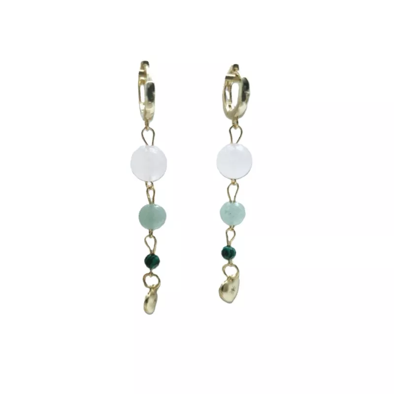 Boucles Mimi pendantes en pierres naturelles et breloque coeur Boucles Mimi pendantes en pierres naturelles et breloque coeur