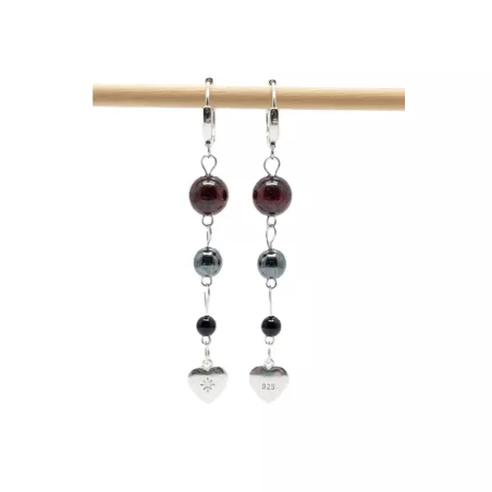 Boucles Mimi pendantes en pierres naturelles et breloque coeur