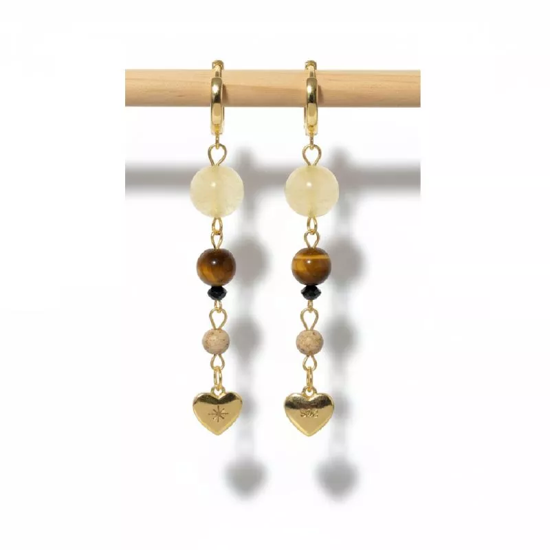 Boucles Mimi pendantes en pierres naturelles et breloque coeur Boucles Mimi pendantes en pierres naturelles et breloque coeur