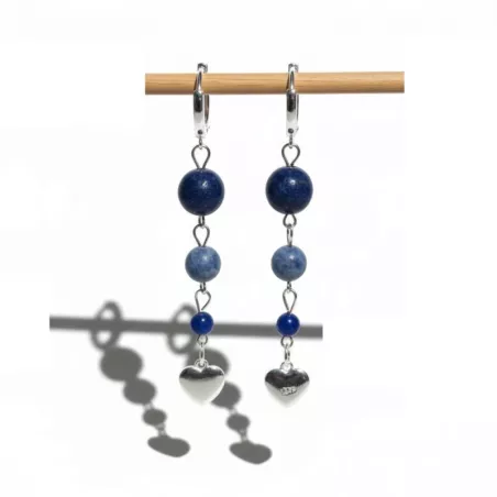 Boucles Mimi pendantes en pierres naturelles et breloque coeur