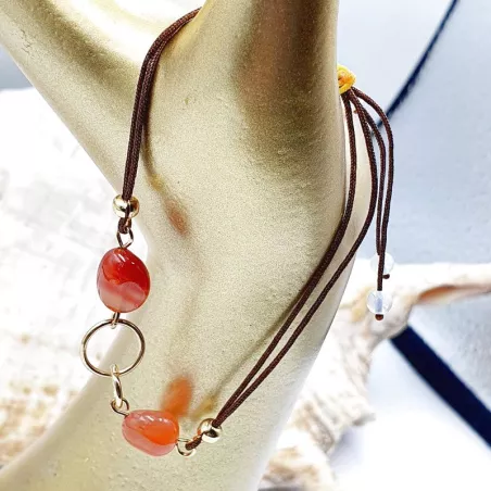 Bracelet fil Eta – Agate – acier inoxydable doré – vue rapprochée