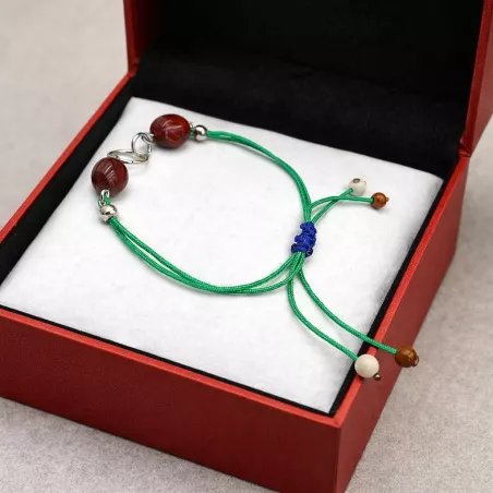 Bracelet fil Eta – Calcédoine – acier inoxydable argenté – détail des pierres naturelles