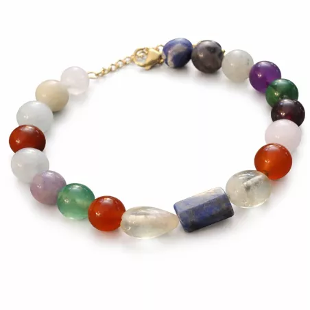 Bracelet en pierres naturelles colorées sur fond blanc avec améthyste en bout de chaîne