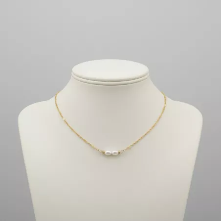 Collier minimaliste Rusalka porté sur chaine fine acier inoxydable