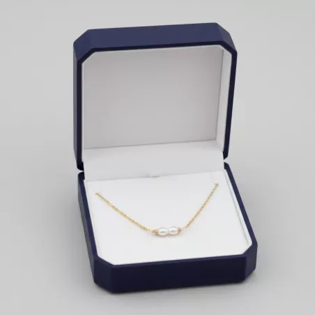 Collier delicat Rusalka reglable avec perles d eau et pendant nacre