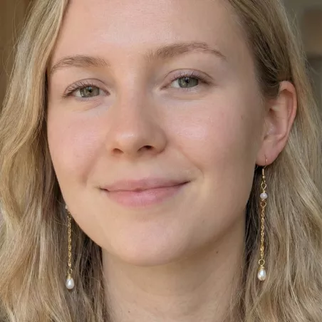 Boucles pendantes Rusalka avec perles d'eau portées