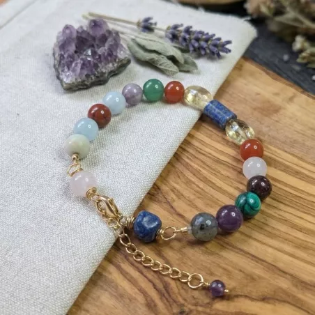 Bracelet en pierres naturelles colorées  avec améthyste en bout de chaîne