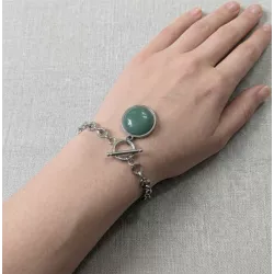 Bracelet pierre naturelle porté au poignet avec chaîne acier inoxydable