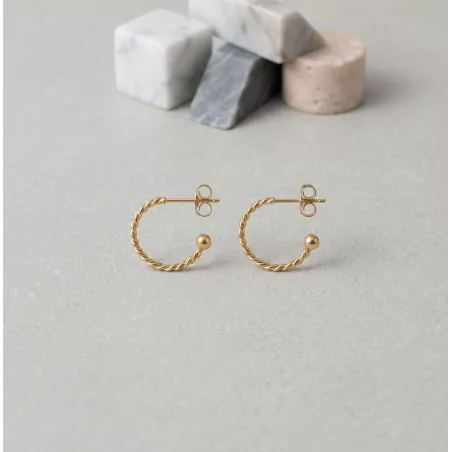 Paire de boucles d’oreilles anneau torsadé design épuré