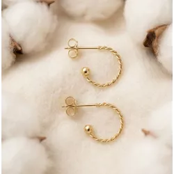 Paire de boucles d’oreilles anneau torsadé design épuré