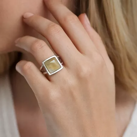 bague victoria acier inoxydable pierre naturelle carrée portée