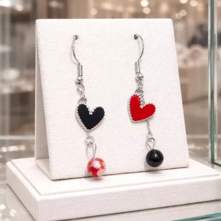 boucles passion avec un coeur et pierre naturelle, acier inoxydable, sur un support