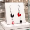boucles passion avec un coeur et pierre naturelle, acier inoxydable, sur un support