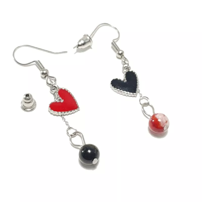 boucles passion avec un coeur et pierre naturelle, acier inoxydable, fond blanc