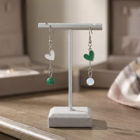 boucles passion avec un coeur et pierre naturelle, acier inoxydable, blanc vert, sur support