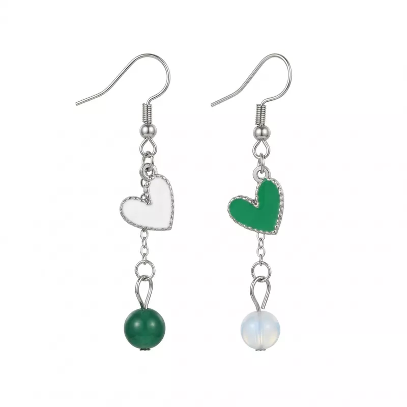 boucles passion avec un coeur et pierre naturelle, acier inoxydable, fond blanc