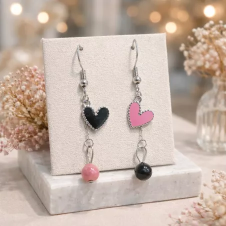 boucles passion avec un coeur et pierre naturelle, acier inoxydable argenté, rose noir, sur support