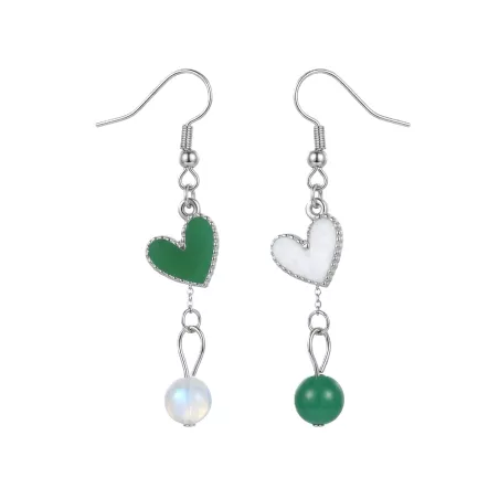 boucles passion avec un coeur et pierre naturelle, acier inoxydable, blanc vert, fond blanc