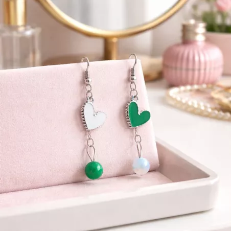 boucles passion avec un coeur et pierre naturelle, acier inoxydable, blanc vert, sur support