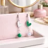 boucles passion avec un coeur et pierre naturelle, acier inoxydable, blanc vert, sur support
