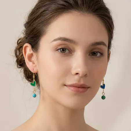 boucles passion avec un coeur et pierre naturelle, acier inoxydable doré, vert et bleu, porté