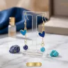 boucles passion avec un coeur et pierre naturelle, acier inoxydable doré, bleu, sur support