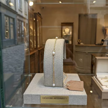 Bracelet artisanal Rusalka avec perles d eau ovoide et nacre