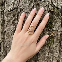 Bague tendance portee a la main style urbain