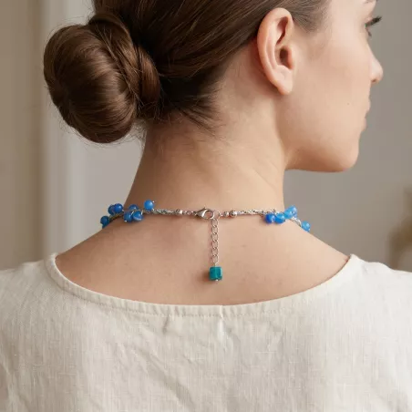 Collier artisanal en perles rondes Bouly&Cailloux porté