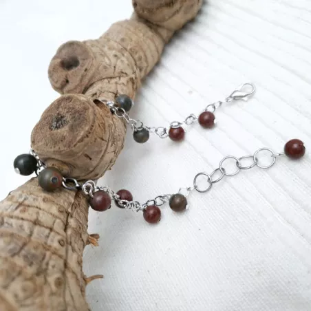 Un bracelet avec perles rondes picasso