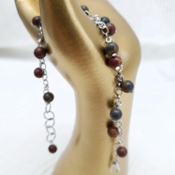 Un bracelet avec perles rondes picasso