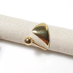 Bague Spira dorée en acier inoxydable sur support textile beige