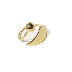 Bague Spira dorée réglable en acier inoxydable, vue de trois quarts