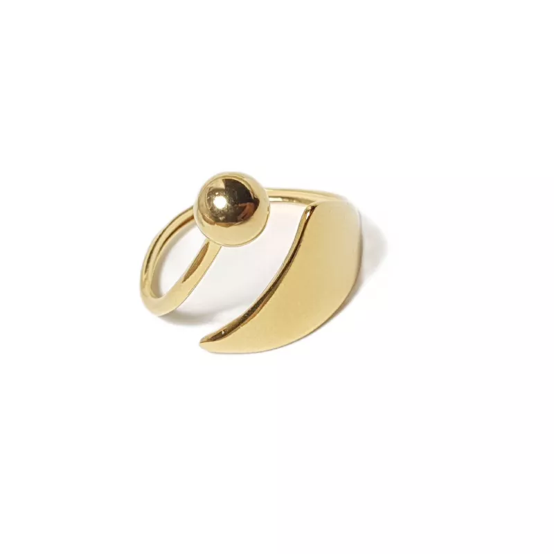 Bague Spira dorée réglable en acier inoxydable, vue de trois quarts