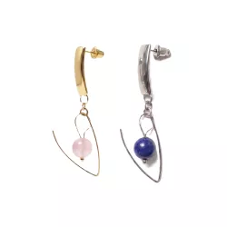 Boucles pendantes Altéra dorées et argentées avec quartz rose et dumortiérite bleue, vue produit
