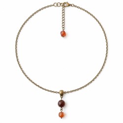 Collier Vintage couleur bronze, agate et tourmaline rouge sur fond blanc